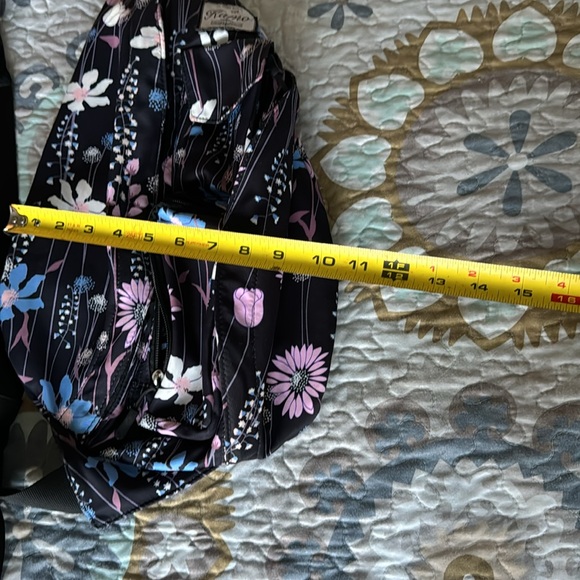 The Kamo Sling Bag With Adjustable Strap EUC - Picture 10 of 14